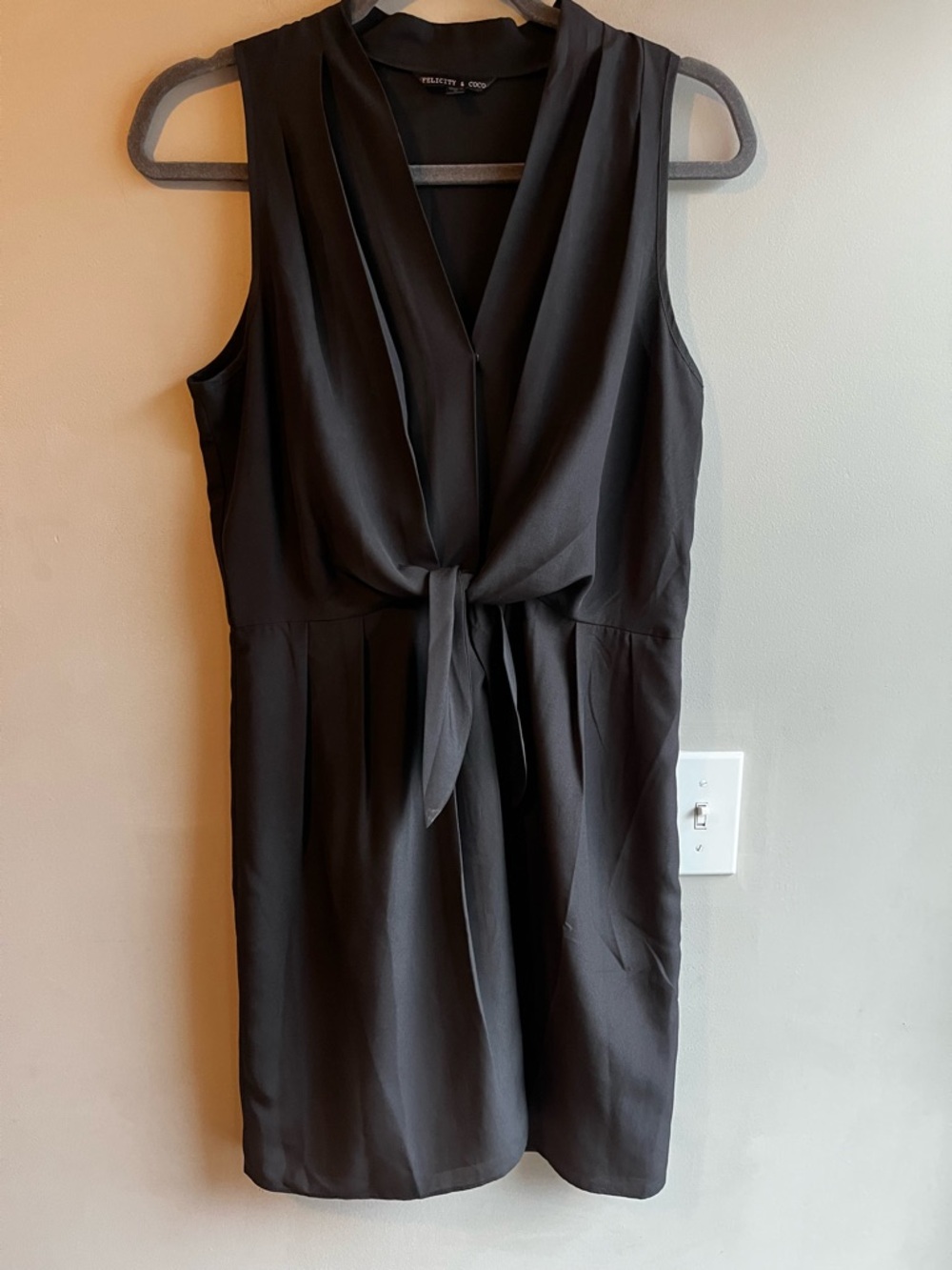 Felicity & Coco Black Sleeveless Tie-Front Dress Size Medium